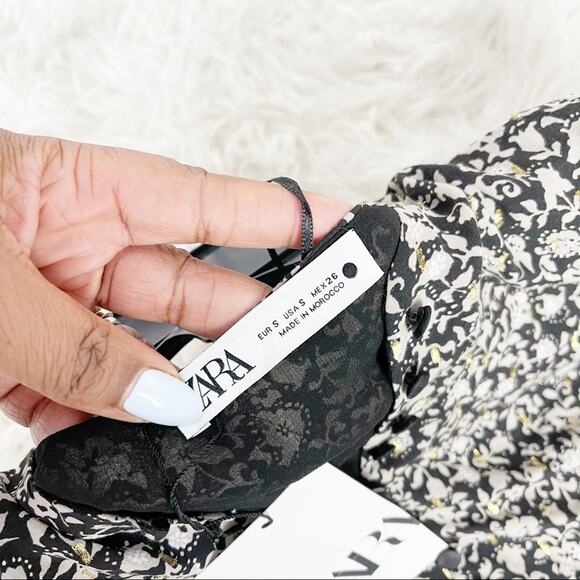 Zara Womens Black Print Crop Top Longsleeve Slit Cuff Round Collar SZ‎ Small NEW - Picture 3 of 5